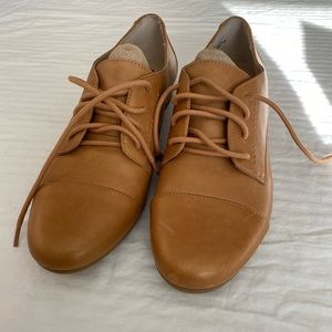 New White Mountain Leather Tan Shoes Size 7